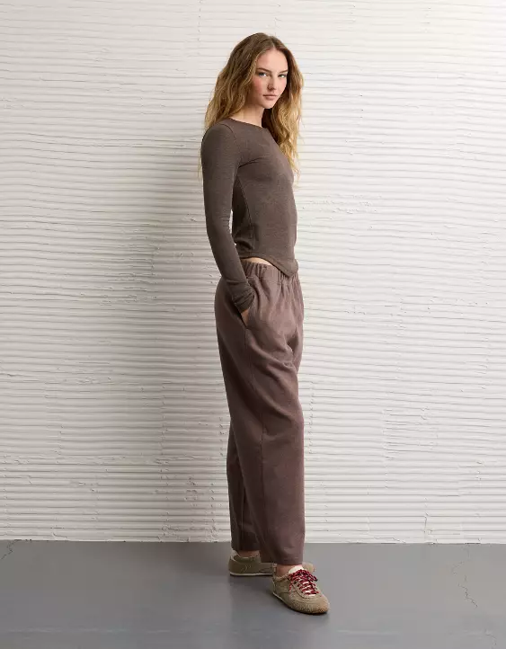AE Everyday Luxe Barrel Sweatpant - Image 5